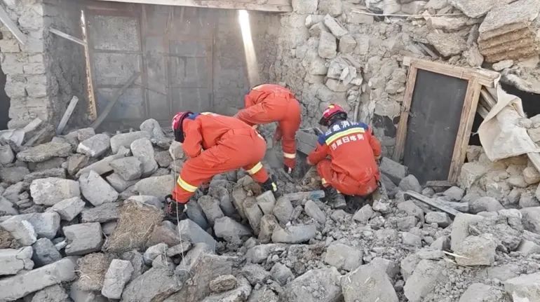 Gempa Dahsyat di Tibet: 95 Korban Jiwa dan Puluhan Luka-Luka