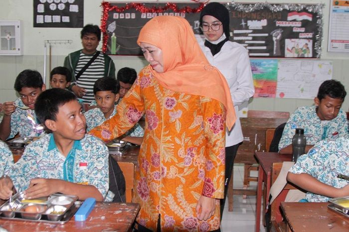 Prabowo Terima Surat dari Siswa Penerima Makan Bergizi Gratis, Netizen Malah Terharu
