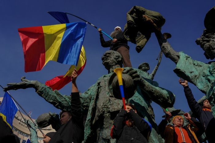 Paslon Diduga Dibantu Rusia, Puluhan Ribu Warga Rumania Demo Desak Pilpres Tetap Digelar