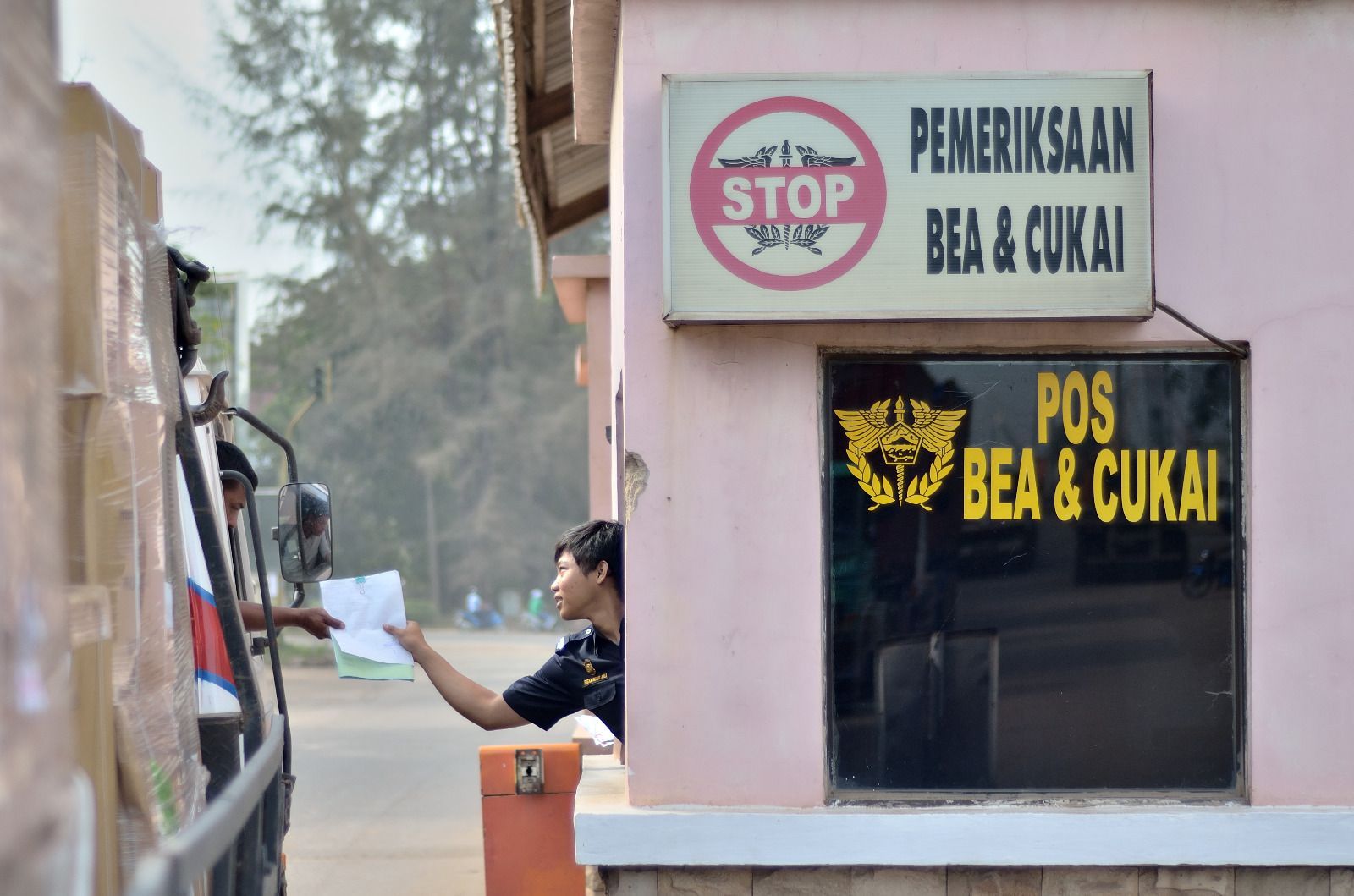 Kinerja Penerimaan Kepabeanan dan Cukai Progresif, Bantu APBN 2024 Tumbuh Positif