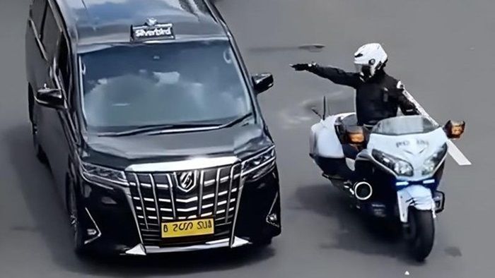 Polda Metro Beri Sanksi ke Patwal Mobil RI 36 Raffi Ahmad Buntut Viral Tunjuk Mobil Taksi