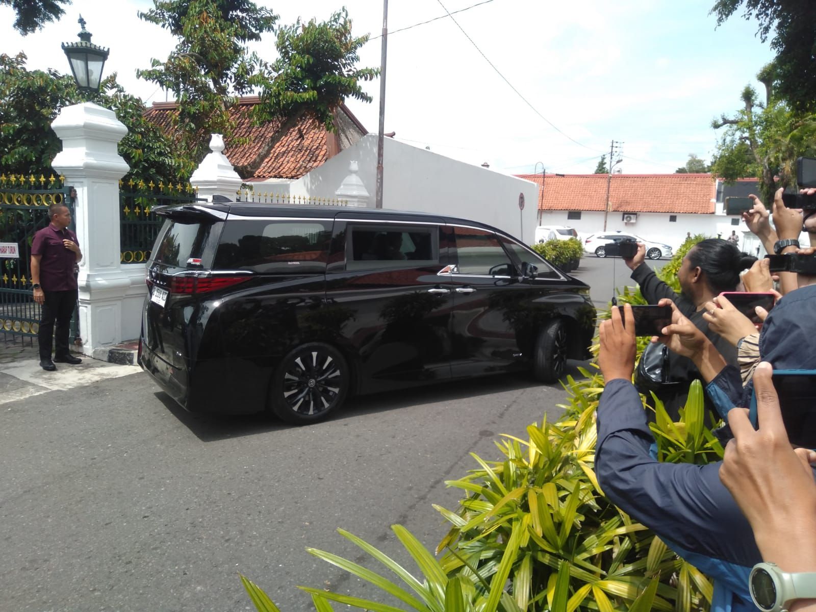 Jokowi Sowan ke Kediaman Sultan HB X, Ngarsa Dalem: Gak Bahas Politik