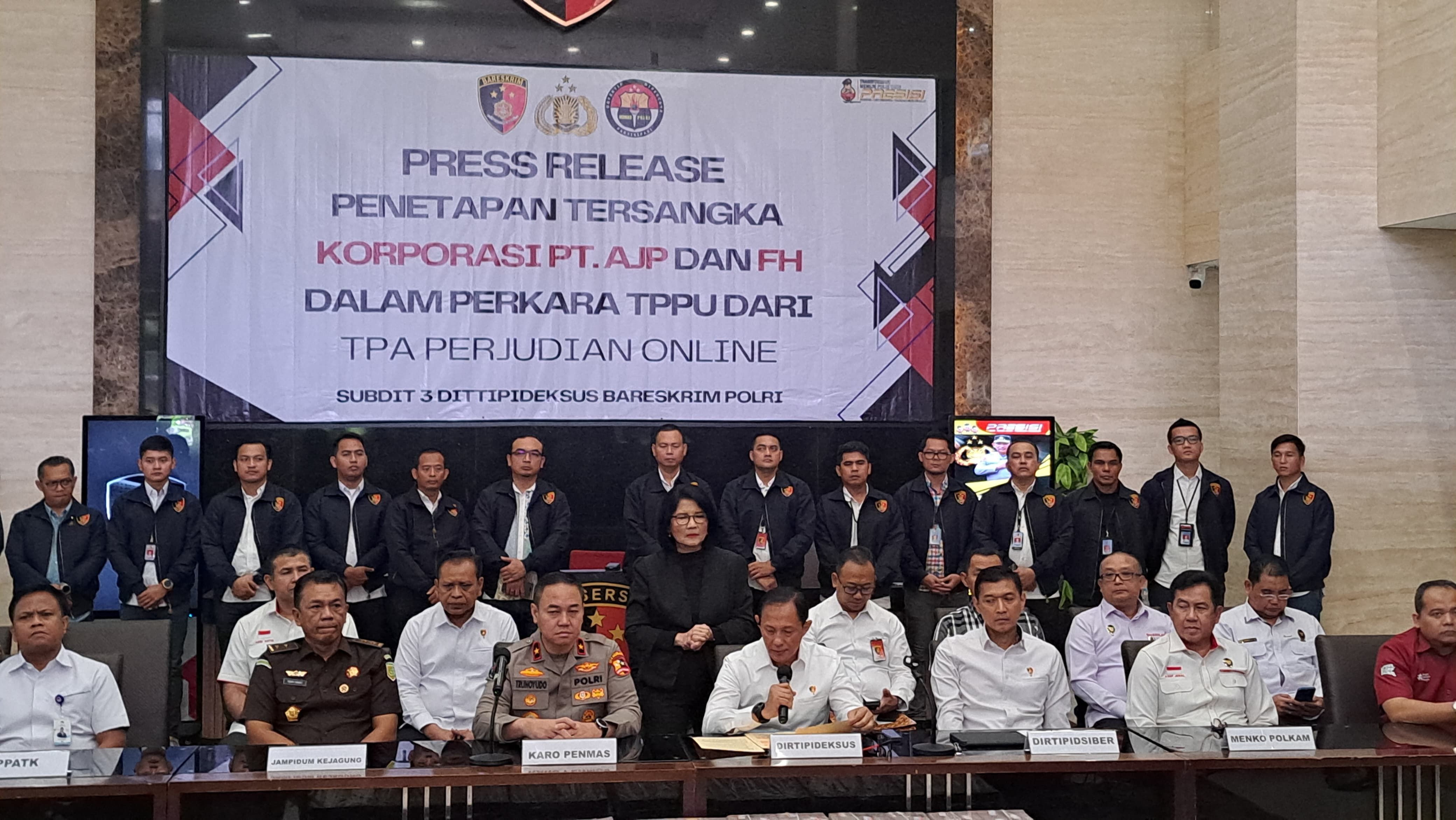 Kasus Judol Berujung Penyitaan Hotel Aruss, Bareskrim Pamerkan Barang Bukti Uang Rp103 M
