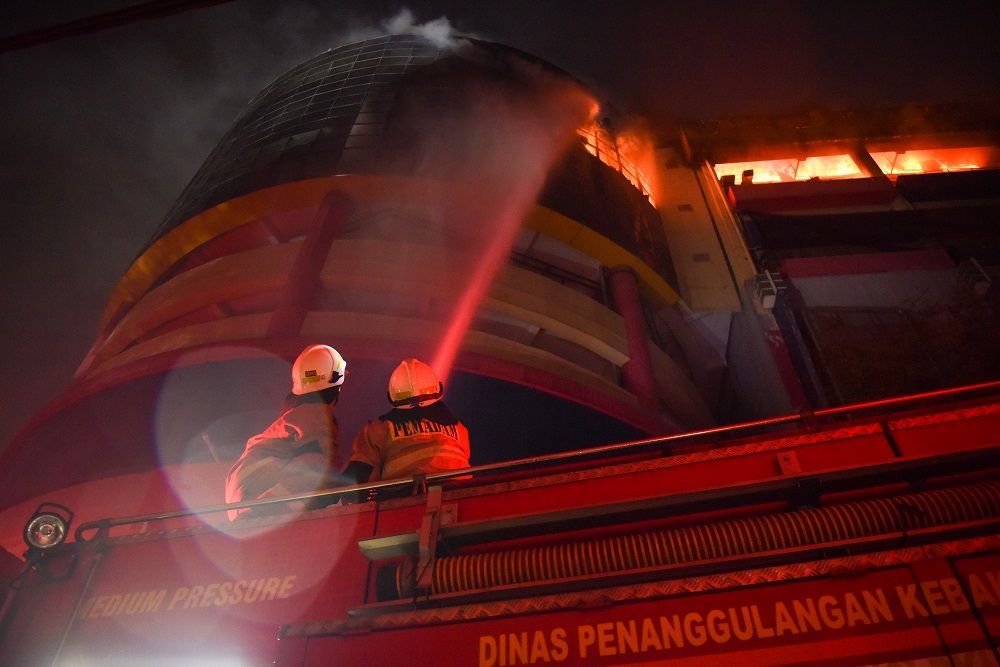 Terungkap! Penyebab Kebakaran Glodok Plaza: Arus Pendek Listrik Belakang Videotron
