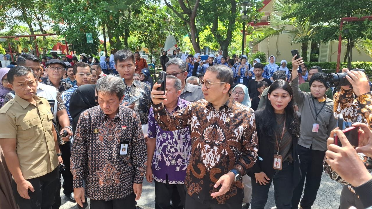 Usai Melihat Tapak Presiden di Taman Pintar Yogya, Menbud Bakal Ajak Prabowo Ikut Menyumbangkan Tanda