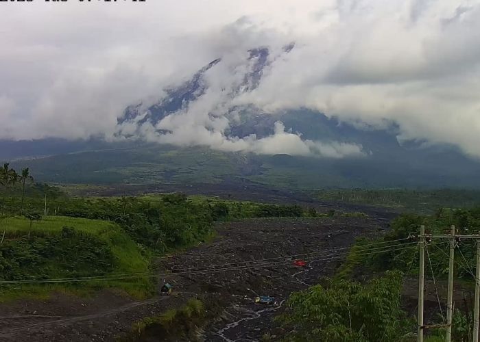 Gunung Semeru Erupsi, Tinggi Letusan hingga 1.100 Meter