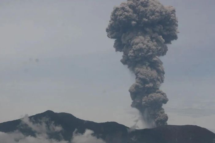Gunung Marapi Kembali Meletus, Disertai Suara Dentuman Keras