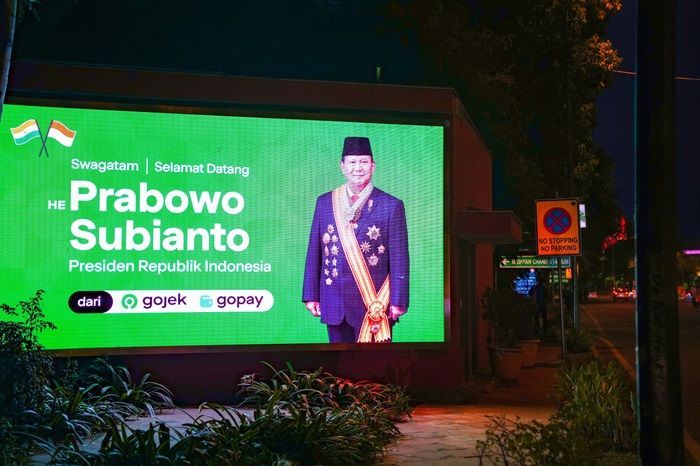 Lakukan Kunjungan ke India, Presiden Prabowo Disambut dengan Billboard Selamat Datang