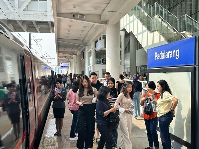 Libur Panjang Isra Miraj-Imlek 2025, Lonjakan Penumpang Kereta Cepat Whoosh Meningkat!
