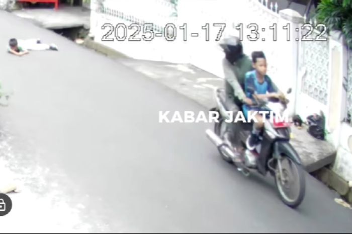 Viral Pemotor Tabrak Anak Kecil di Jaktim, Ngaku Antar Pulang Tapi Malah Dijatuhkan
