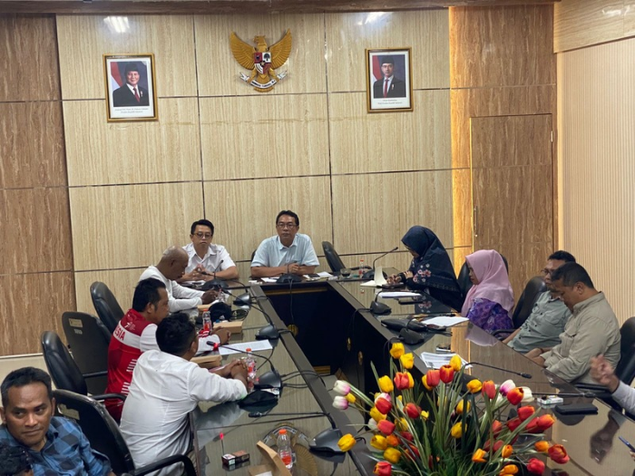 Merasa Tak Didengar, Massa Aksi di Jember Ngadu ke DPRD soal Akses Jalan Dump Truk
