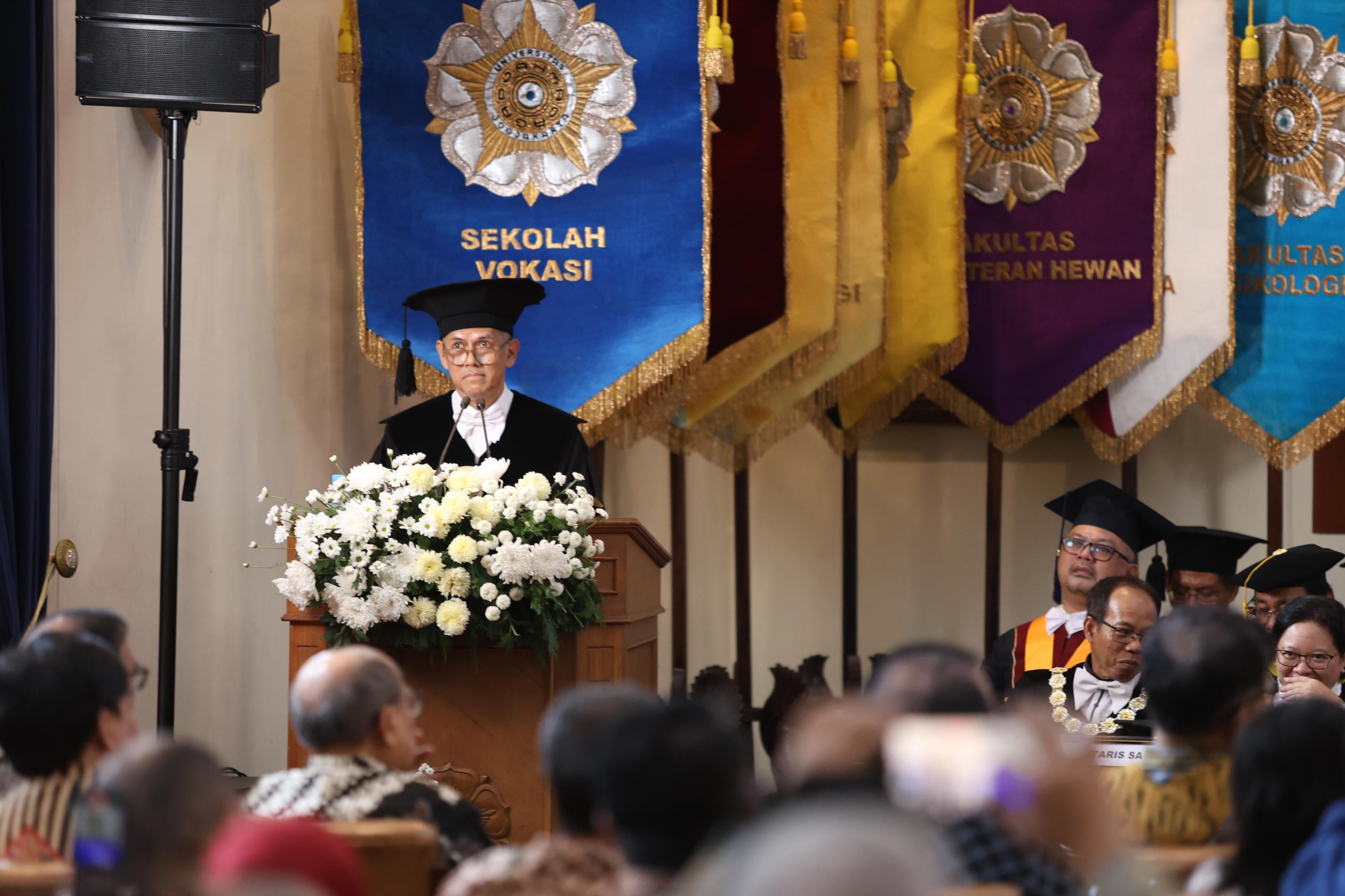 Wamenkeu RI Prof Anggito Abimanyu Dikukuhkan Sebagai Guru Besar UGM