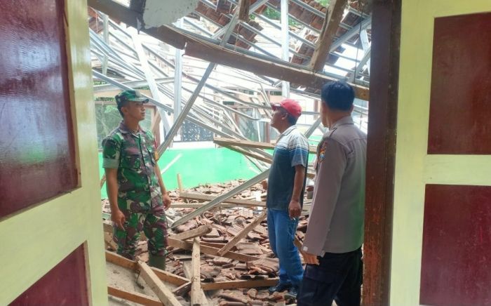 Atap Ruang Kelas SD di Jember Ambruk saat Hujan Deras, Tidak Ada Korban