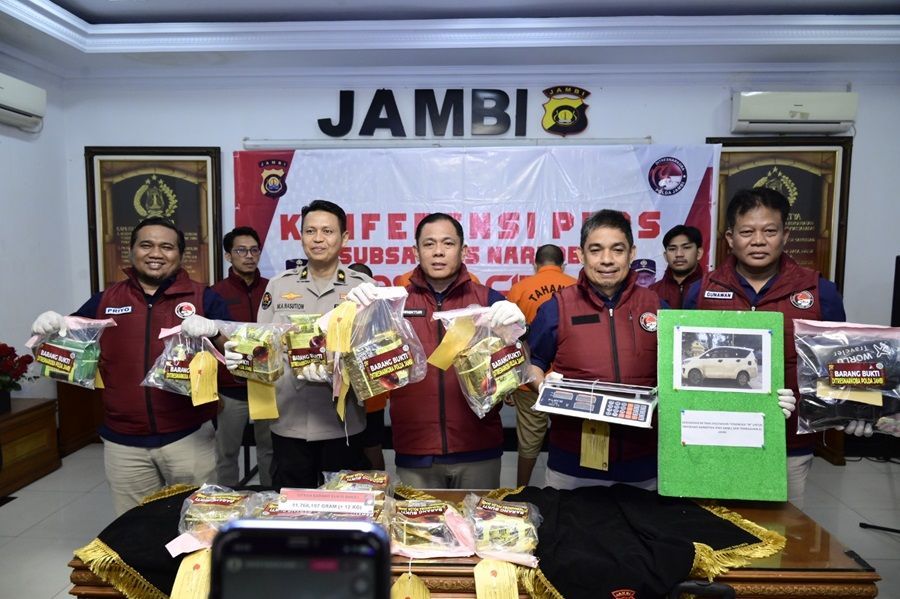 3 Kurir Narkoba Jaringan Internasional Ditangkap Polisi, Barang Bukti Sabu 12 Kg Senilai Rp15 Miliar Disita