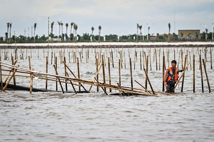Usai Jadi Tersangka Pagar Laut Tangerang, Kades Kohod Cs Langsung Dicekal!