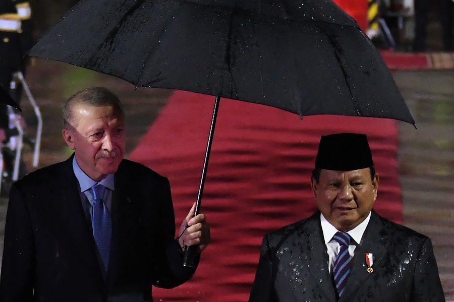 Hangatnya Presiden Prabowo Subianto Sambut Erdogan di Indonesia, Semobil Bareng