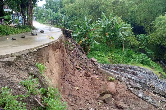 Hujan Deras Sebabkan Talud di Sambi Boyolali Longsor hingga Akibatkan Akses Warga Terputus