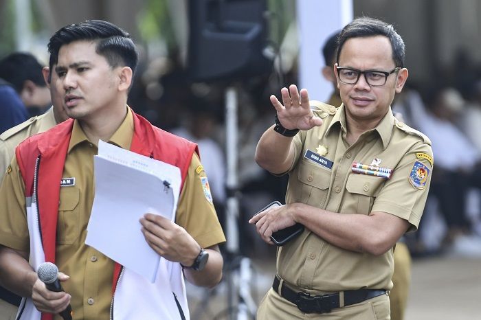 Jelang Pelantikan, Kepala Daerah Terpilih Pilkada 2024 Terima Tanda Kepangkatan Resmi dari Kemendagri