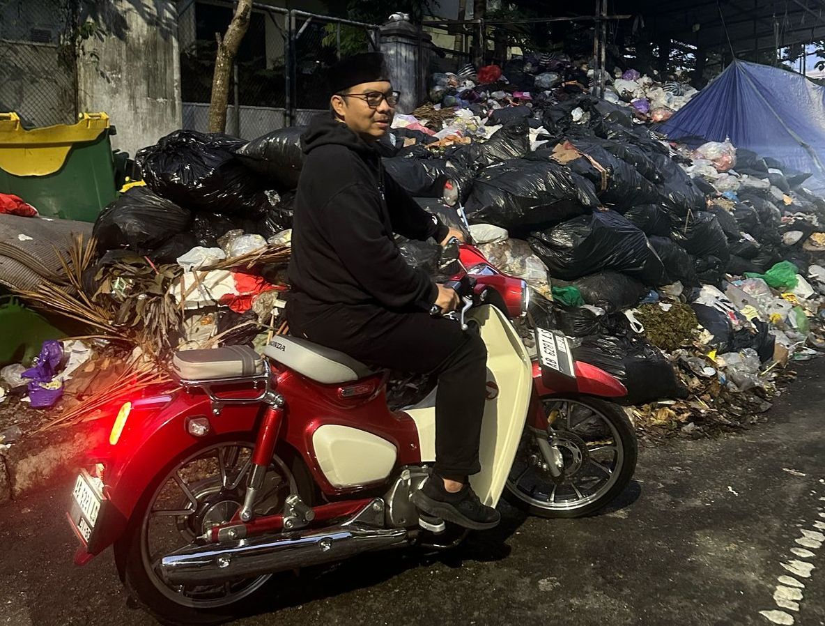 Baru dilantik, Walikota Yogya Hasto Wardoyo Awasi Langsung Depo Sampah di Malam Hari