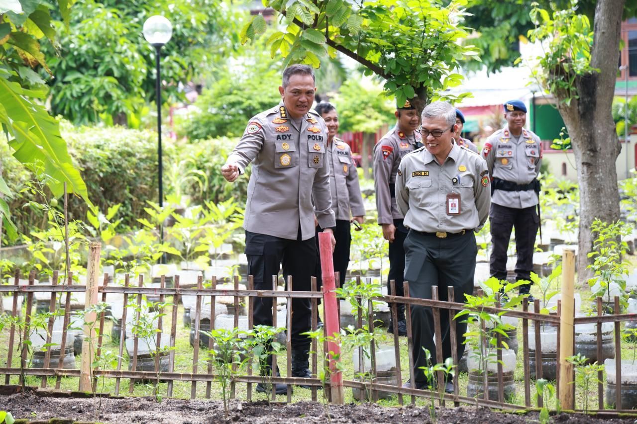 Cara Polda DIY  Dukung Program MBG : Launching Penguatan Program Pekarangan Pangan Lestari
