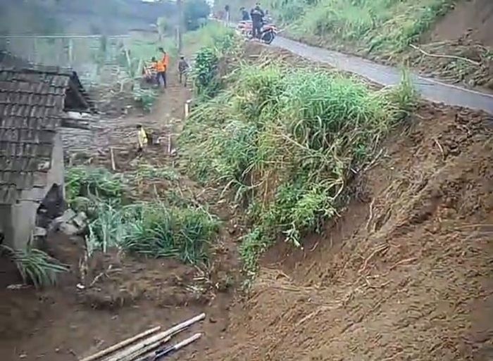Diguyur Hujan Deras, Belasan Rumah Di Boyolali Diterjang Longsor Hingga Akses Jalan Terputus