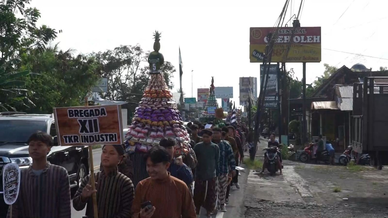 Jelang Ramadhan Sekaligus Sambut Hari Jadi DIY ke 270, SMK Muhammadiyah Gamping Gelar Kirab Budaya