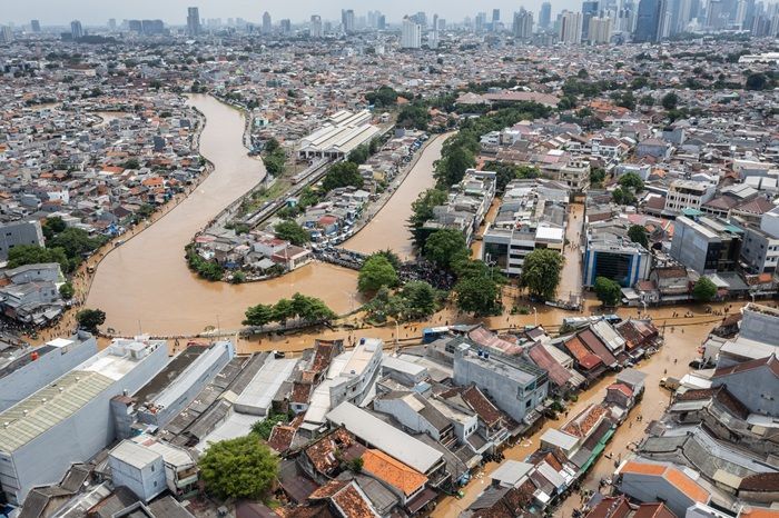 Mensos Janji Pemerintah Penuhi Kebutuhan Korban Banjir Jabodetabek, Termasuk Sahur dan Berbuka