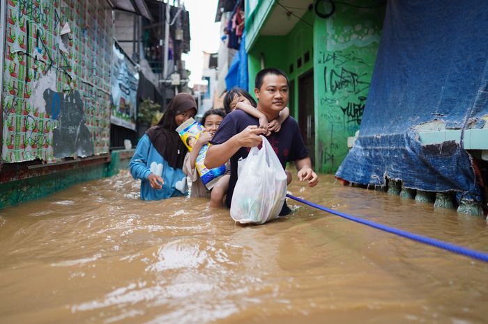 Kemensos Gelontorkan Dana Rp2 M Bantu Korban Banjir di Jakarta, Bogor,  dan Bekasi