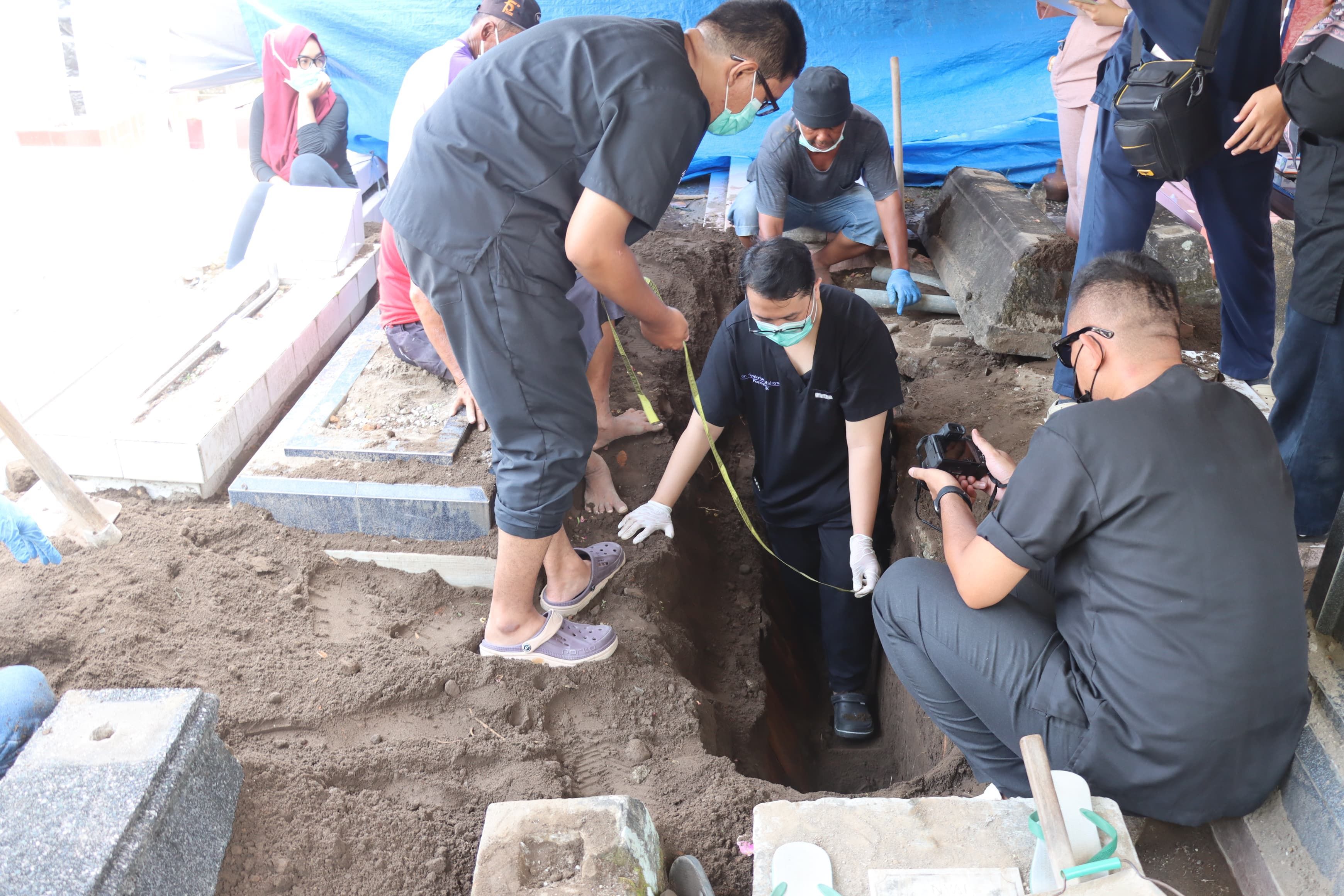 Polres Bantul Bongkar Makam Korban yang Diduga Tewas karena Miras Oplosan