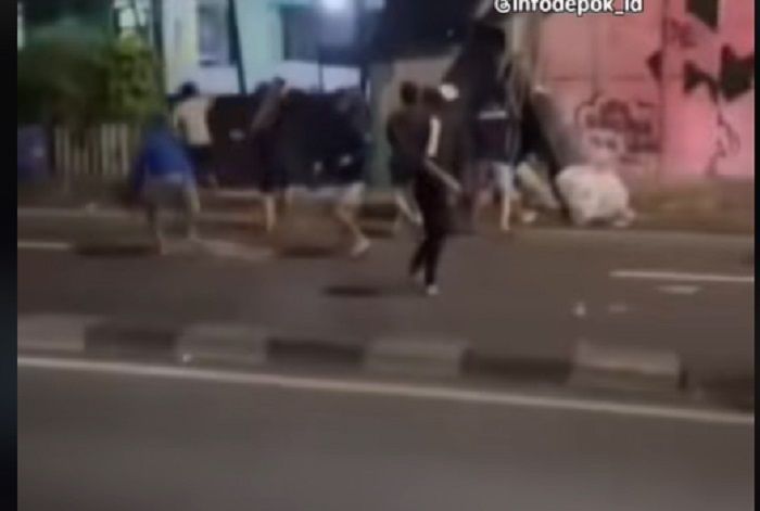 Tidak Terima Ditegur, Sekelompok Remaja Pelaku Balap Liar di Depok Lempari dan Robohkan Pagar Rumah Ketua RT