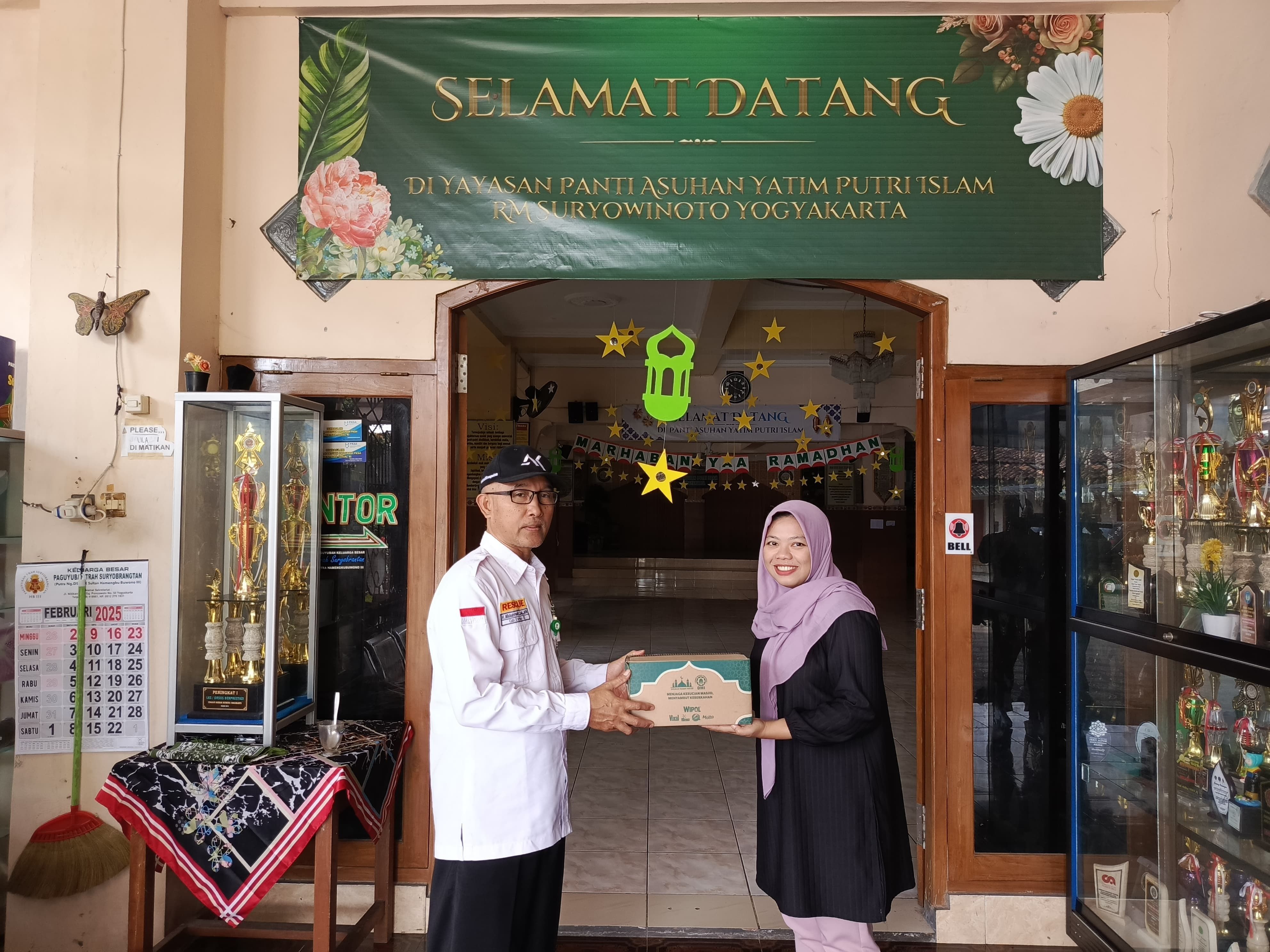 Tuntaskan Polemik Sampah, Baznas Kota Yogya Bagikan Alat Kebersihan ke Masjid Hingga Panti Asuhan