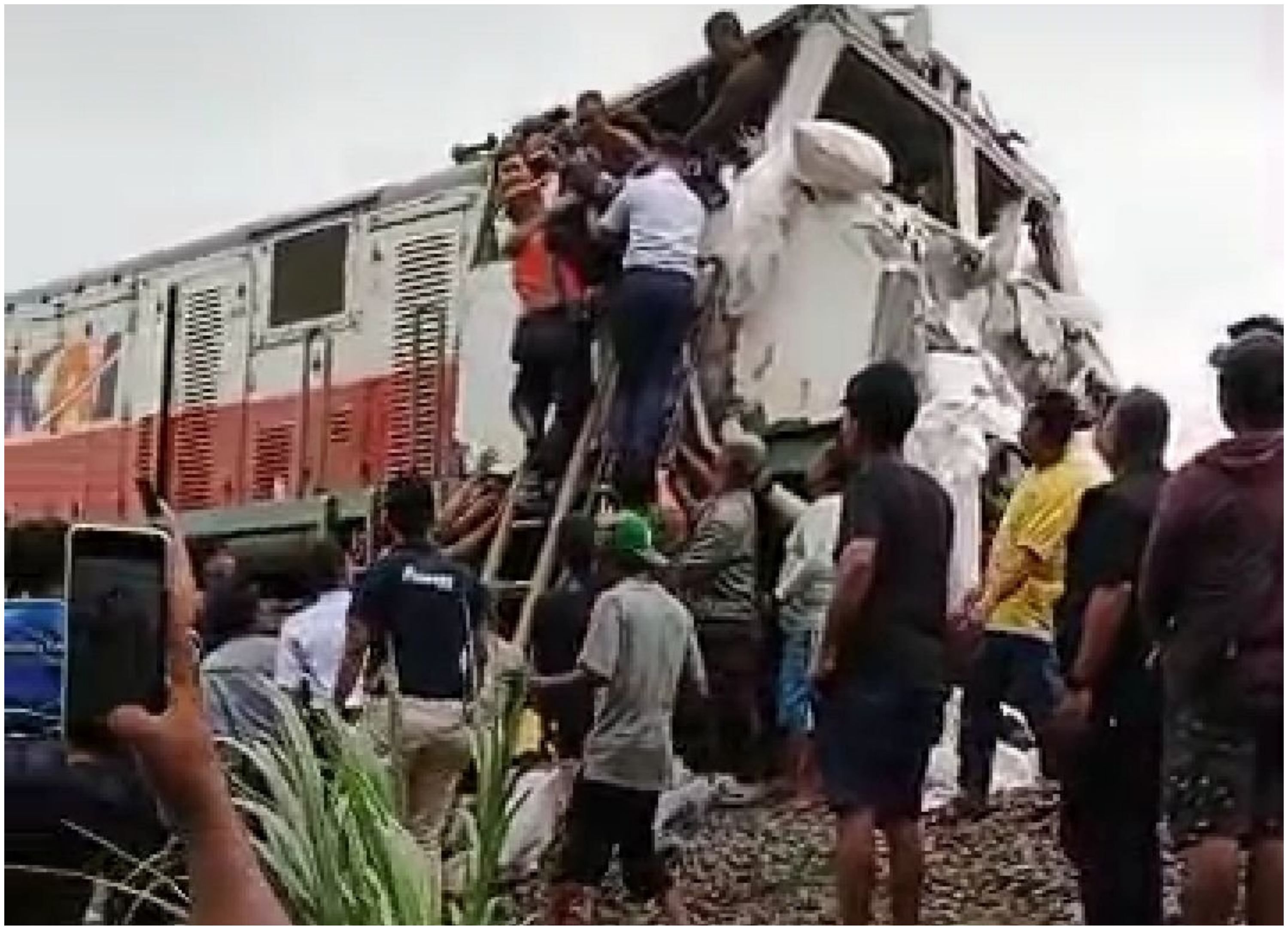 Kecelakaan Kereta Api Kertanegara 167 Rute Malang-Purwokerto di Perlintasan Kediri Melibatkan Truk Pupuk