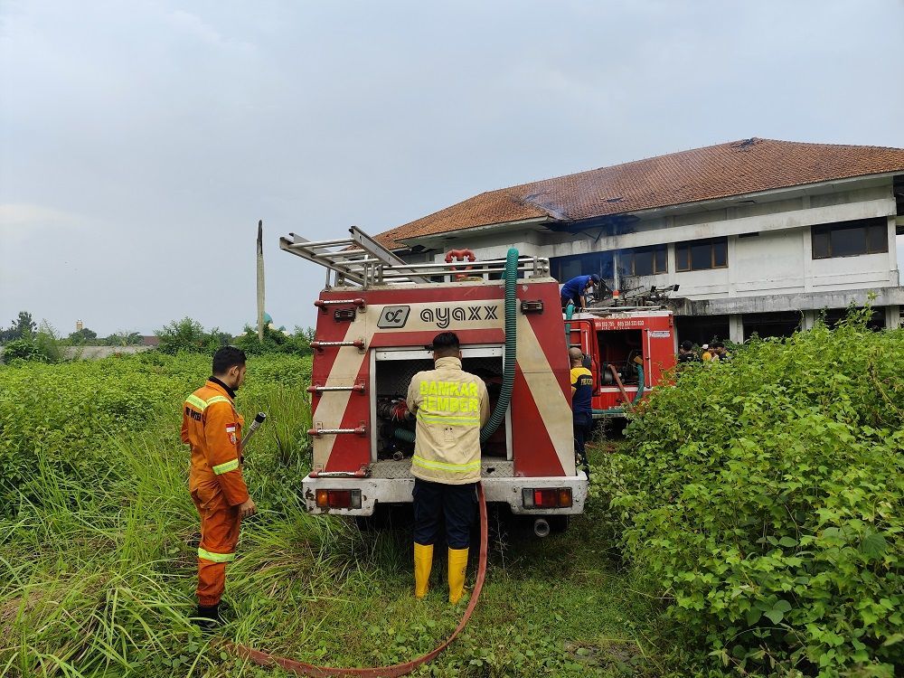   3 Truk Damkar di Jember Kesulitan Padamkan Api Kebakaran: Karena Umur Kendaraan Tua