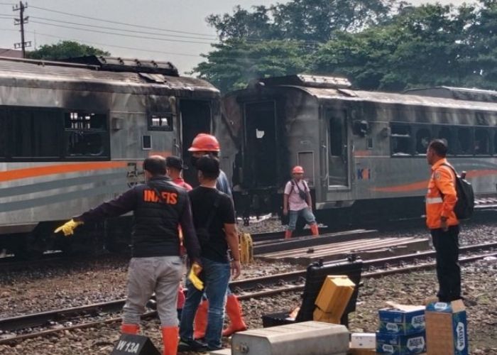 Sakit Hati Sering Diturunkan Gak Punya Tiket, Remaja Bakar Gerbong Kereta di Stasiun Tugu