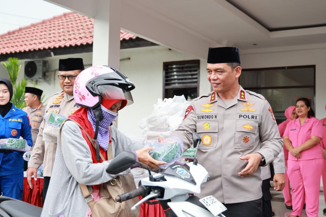 Rangkul Media, Polda DIY Bagikan 1000 Takjil ke Jalanan