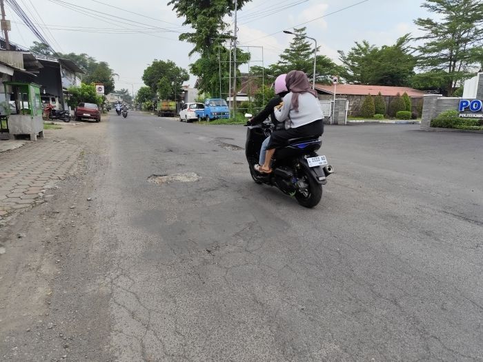 Jalan Rusak di Jember Jadi Sorotan, Anggaran Sudah Ada tapi Kok Belum Dikerjakan?