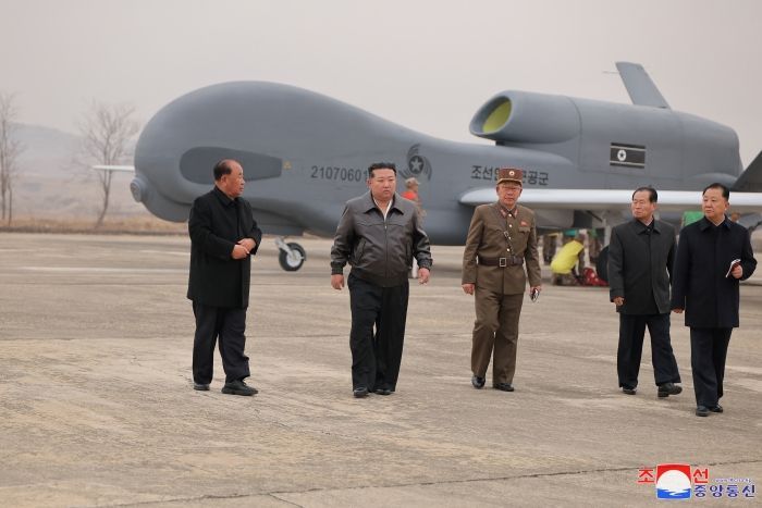Kim Jong Un Pantau Uji Coba Drone Bunuh Diri AI Korea Utara