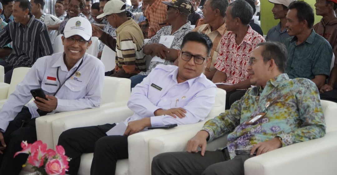 Sambangi Nelayan di Pantai Baron, BPIP Bagikan Bantuan Alat Perikanan