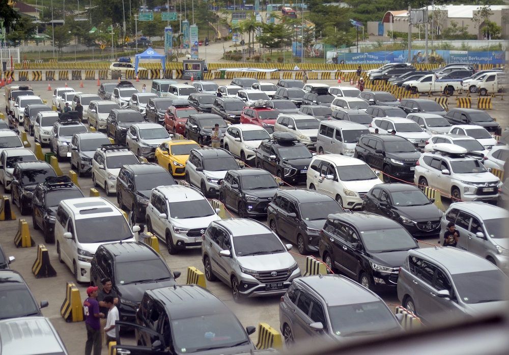 Duh! Arus Mudik Sempat Padat Gegara Banyak Pemudik Tunggu Kebijakan One Way