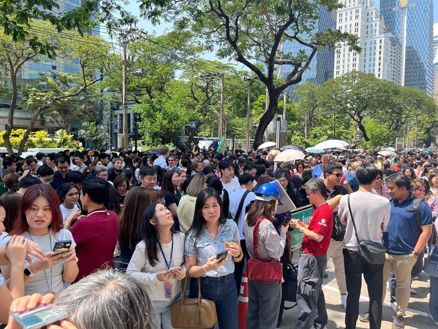 Kepanikan di Bangkok karena Gempa Myanmar: Kota Lumpuh, Warga Berhamburan ke Jalan