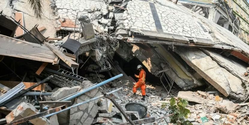 Lebih dari 90 Orang Terjebak dalam Apartemen yang Runtuh Akibat Gempa di Myanmar