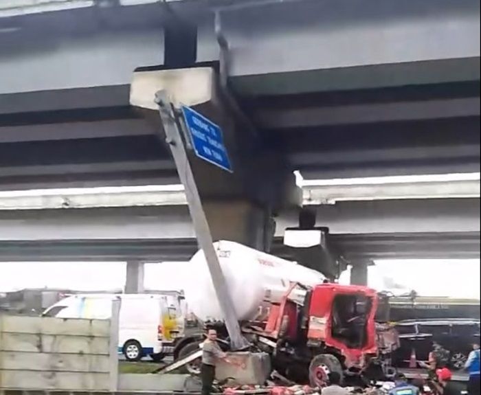 Kecelakaan Truk Tangki Elpiji Sampai Melintang di Tol Cikunir, Polisi Pastikan Tak Ada Korban Jiwa