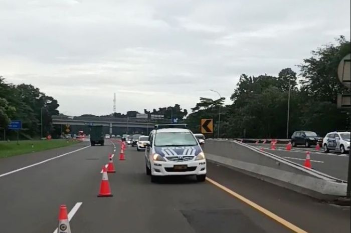 Antisipasi Lonjakan Volume Kendaraan Hari Ini, Contraflow Diberlakukan di Tol Jagorawi Arah Puncak