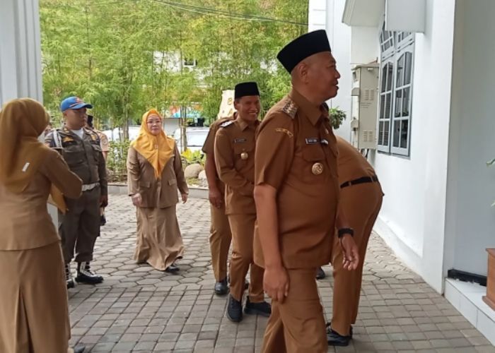 Hari Pertama Kerja, Bupati Tulungagung Keliling OPD Cek Langsung Kedisiplinan ASN