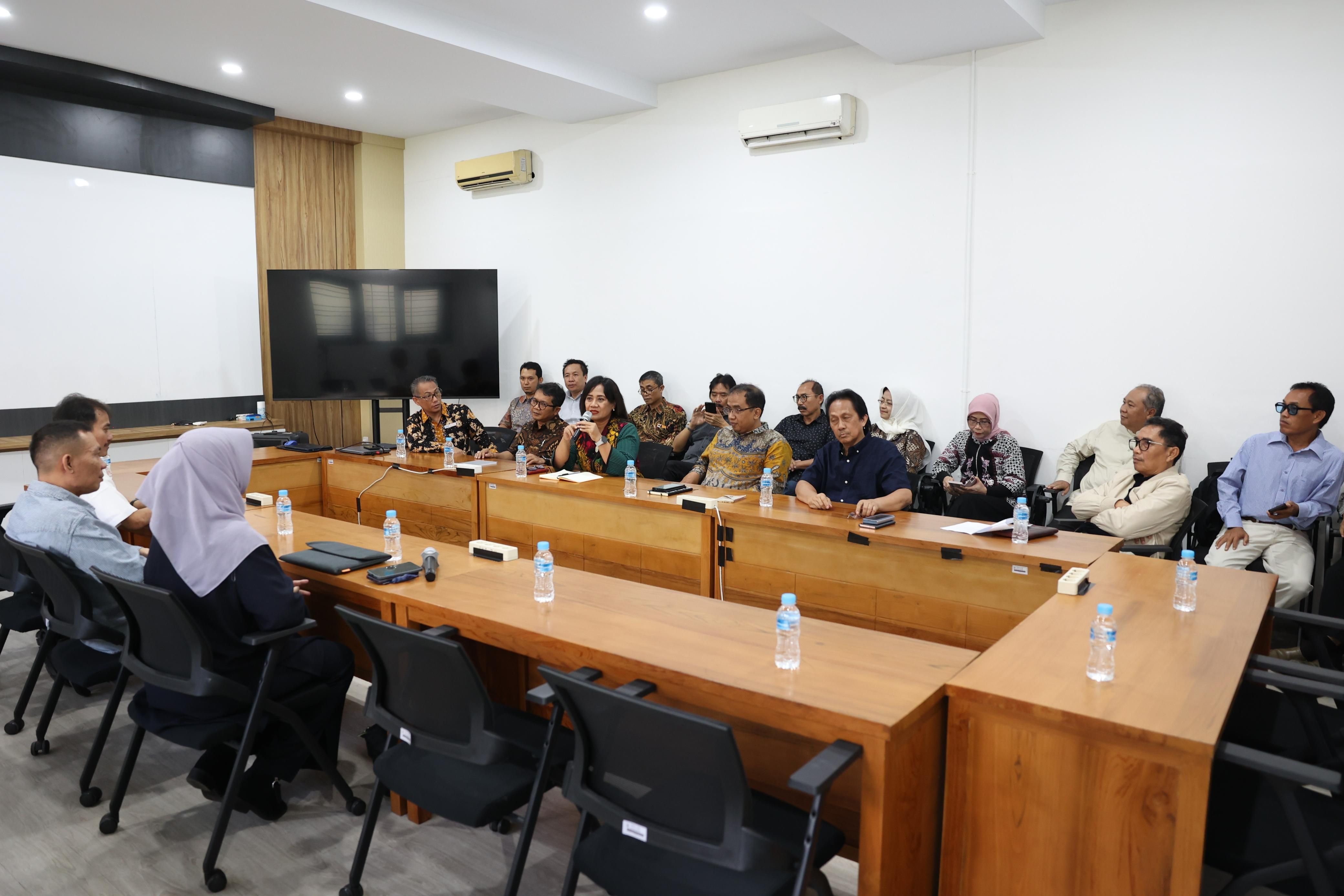 Polemik Dugaan Ijazah Palsu Jokowi : UGM Sebut Ada 11 Teman Seangkatan Jokowi yang Ikut Audiensi 