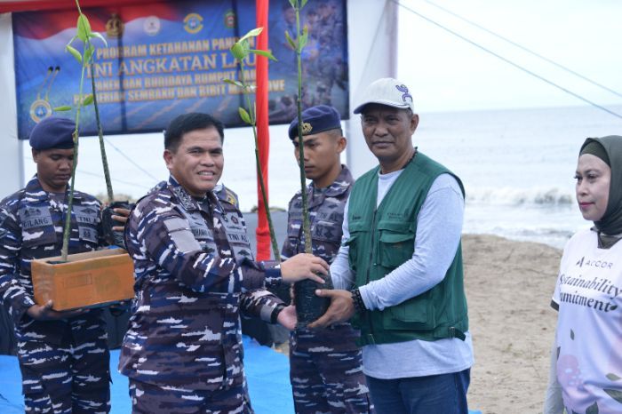 Kasal Tinjau Program Ketahanan Pangan TNI AL di Wilayah Lantamal VI Makassar 