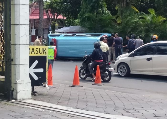 Kecelakaan Ambulans di Jember, Jenazah Dievakuasi ke Halaman Masjid