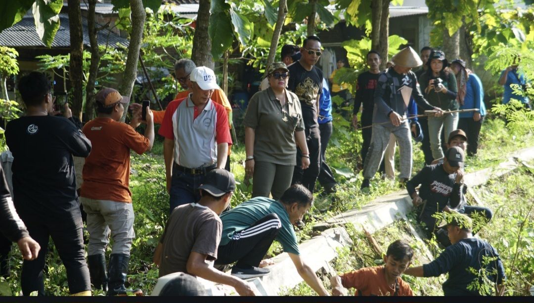 Quick Wins 100 Hari Kerja : Bupati Gunungkidul Turun Langsung Bersihkan Kali Kepek