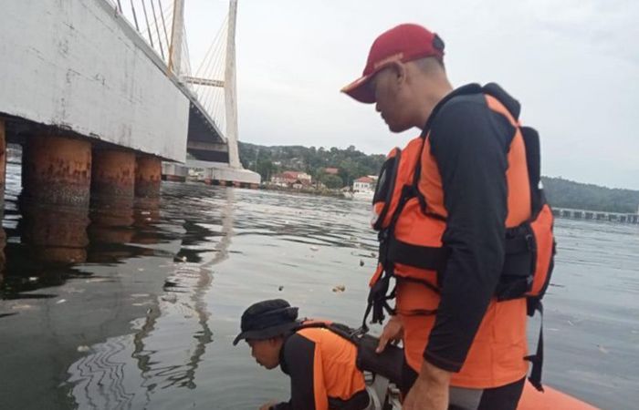 Basarnas Cari Wanita yang Diduga Bunuh Diri di Jembatan Teluk Kendari