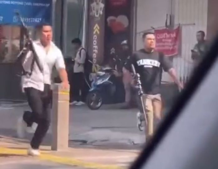  Viral Ada Bentrokan di Kemang Sambil Lari-larian Bawa Senjata Laras Panjang